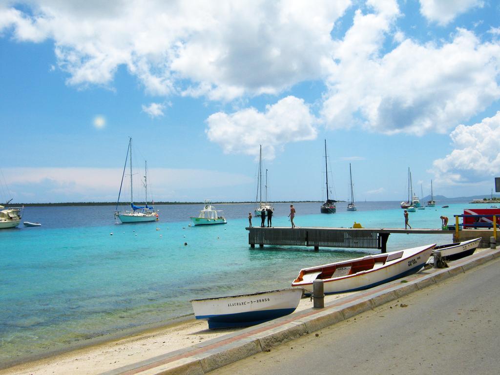 Bonaire Seaside Apartments Екстер'єр фото
