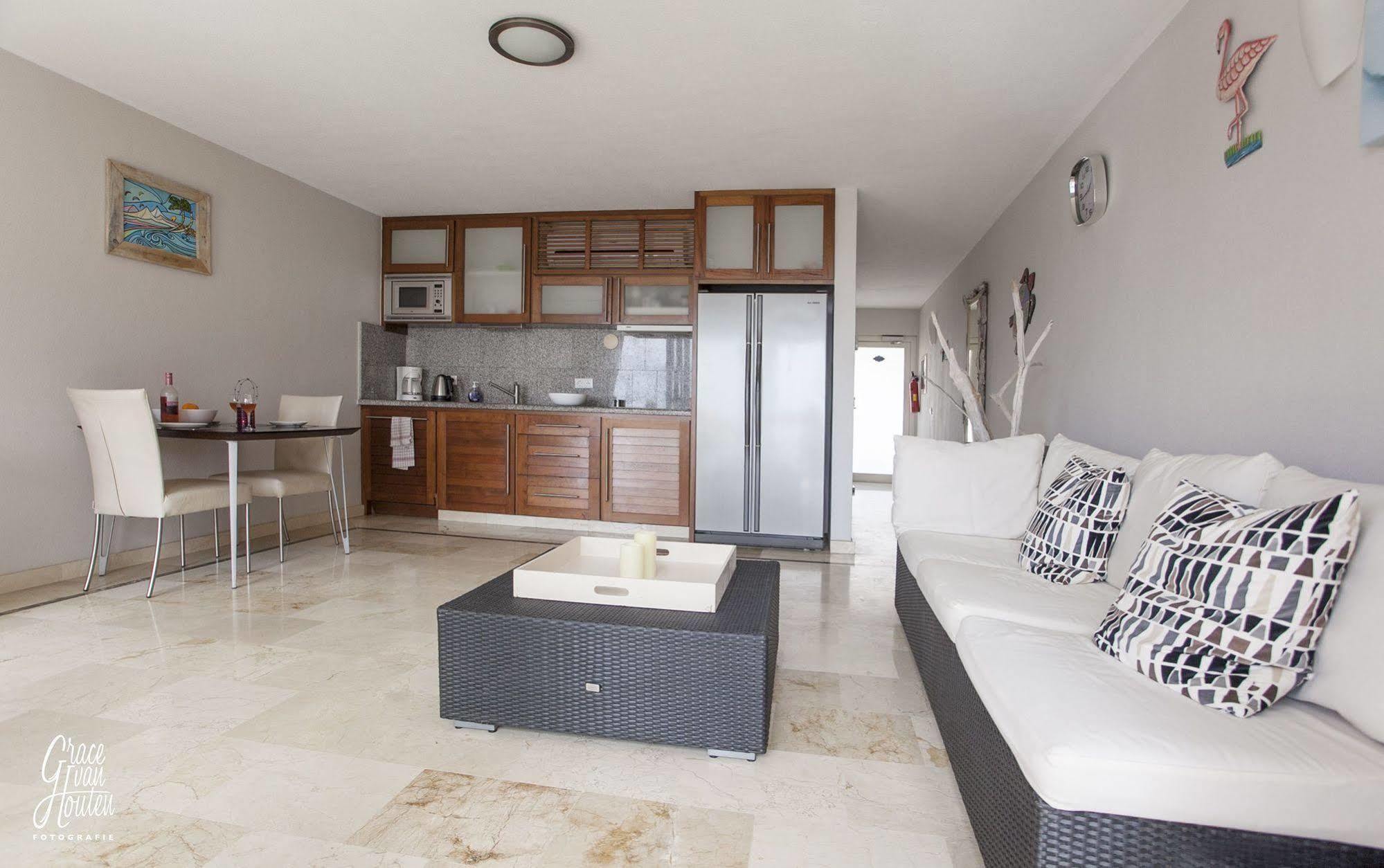 Bonaire Seaside Apartments Екстер'єр фото