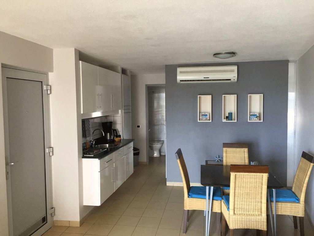 Bonaire Seaside Apartments Екстер'єр фото